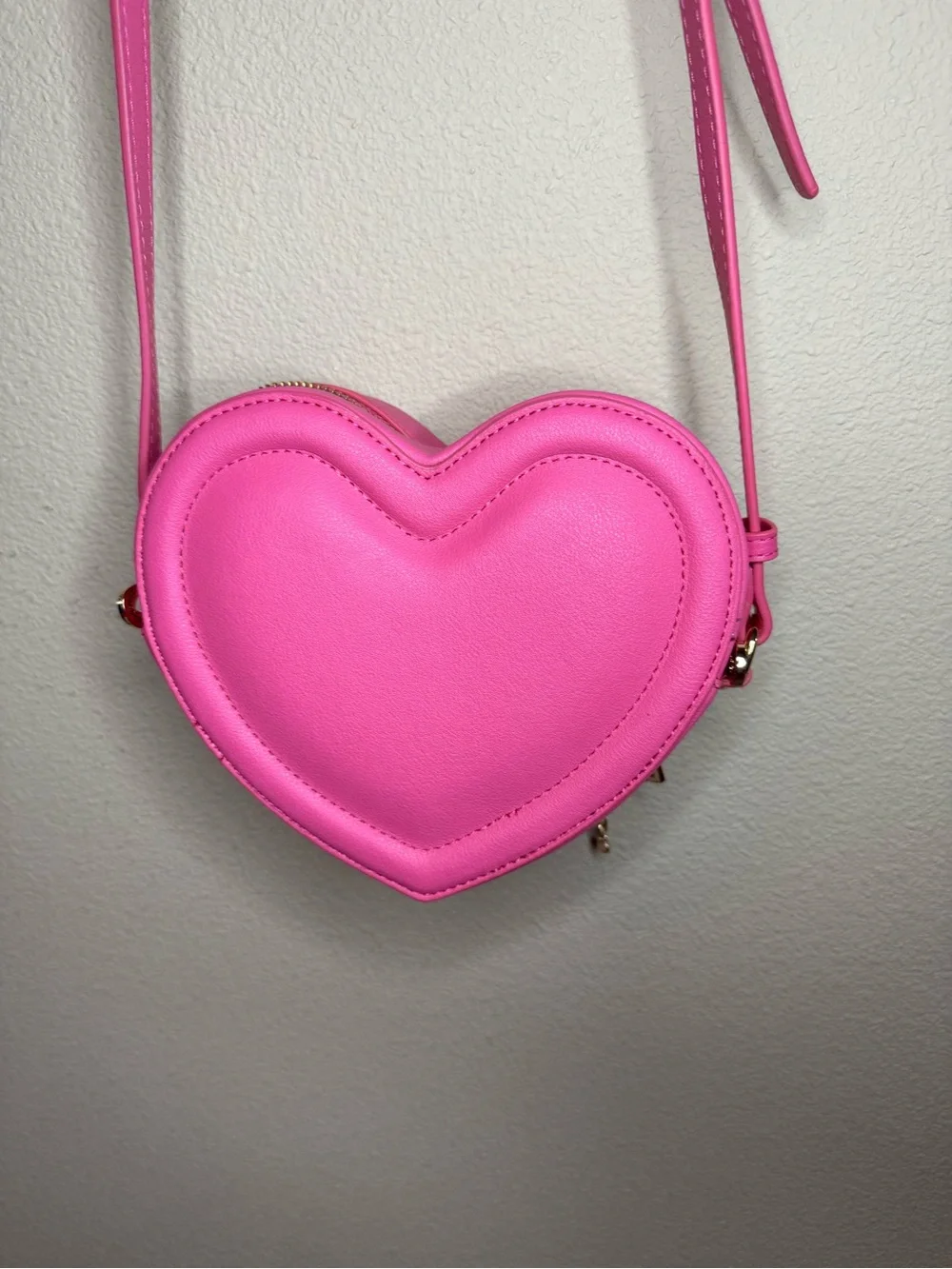 Juicy Couture Heart Shaped Pink Crossbody Bag Charm Purse - Picture 2 of 6